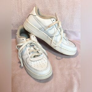 Nike Air Force 1 triple white low size 7Y (women 9)